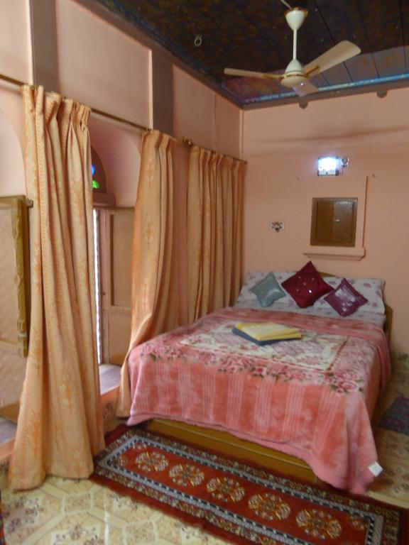 ทนิศา เฮอริเทจ ฮาเวลี Bed & Breakfast ไบคาเนอร์ ภายนอก รูปภาพ